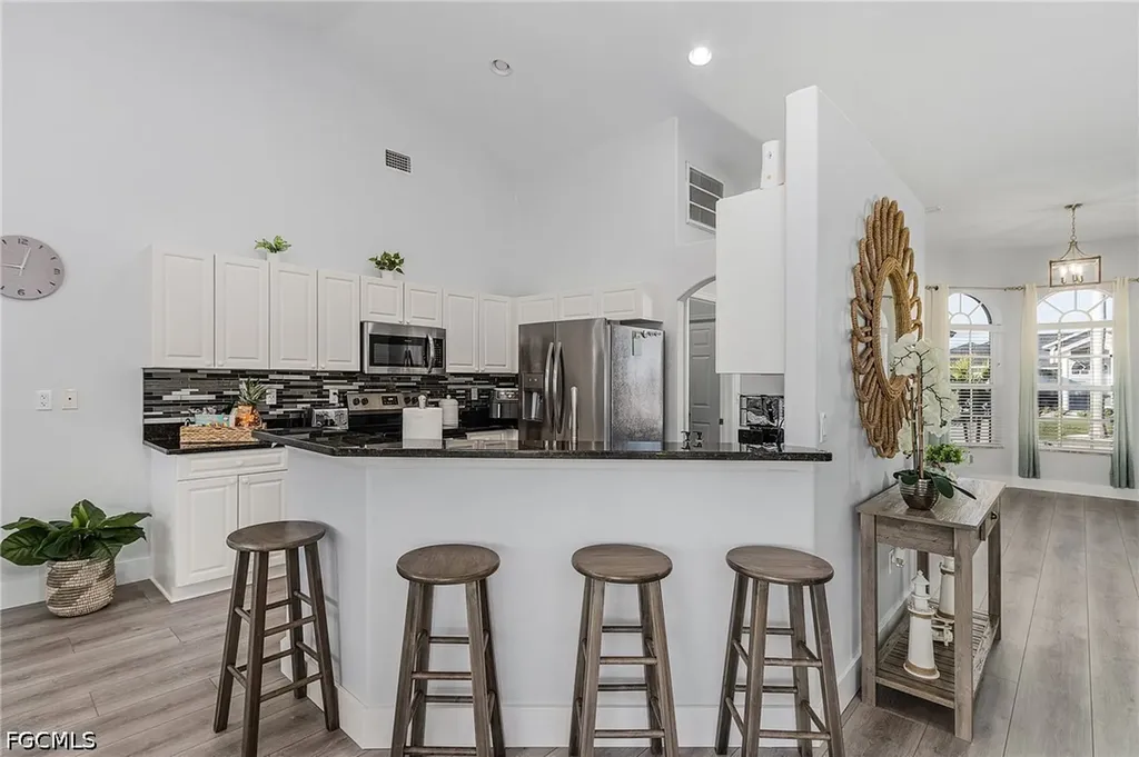 805 SW 8th Court Cape Coral FL 33991