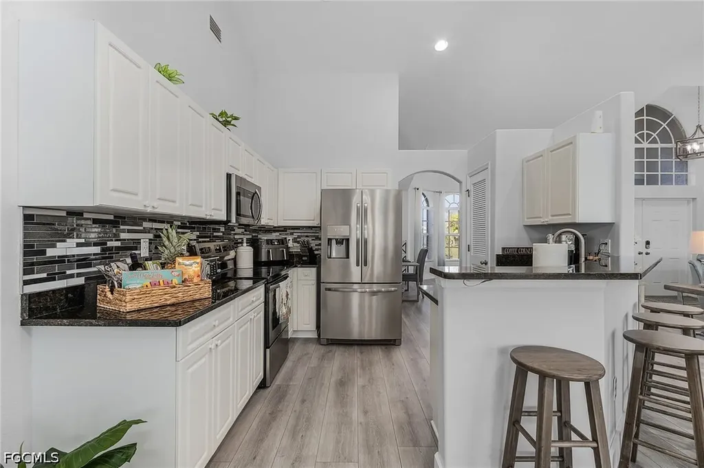 805 SW 8th Court Cape Coral FL 33991