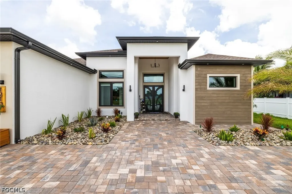 1210 SW Santa Barbara Place Cape Coral FL 33991