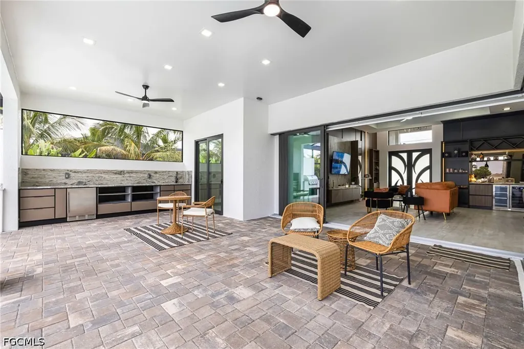 1210 SW Santa Barbara Place Cape Coral FL 33991