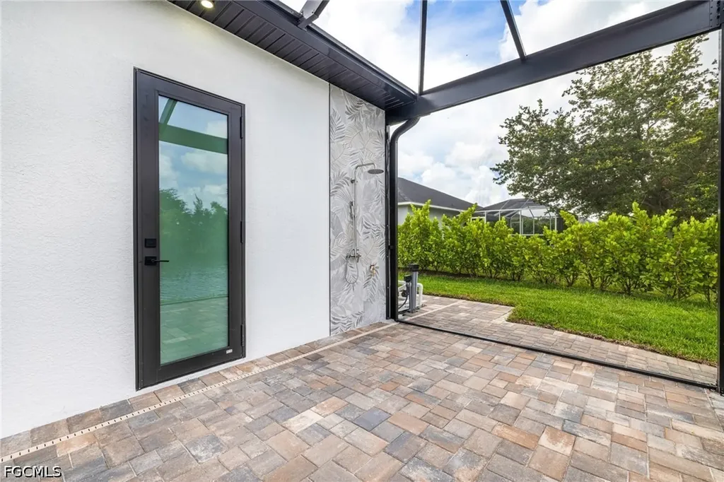 1210 SW Santa Barbara Place Cape Coral FL 33991
