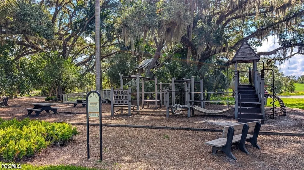 3080 Meandering Way Fort Myers FL 33905