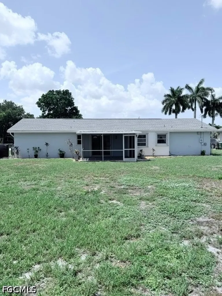 1211 SE 35th Street Cape Coral FL 33904