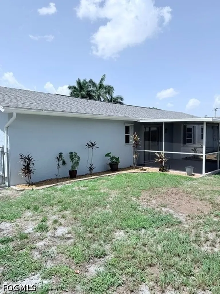 1211 SE 35th Street Cape Coral FL 33904