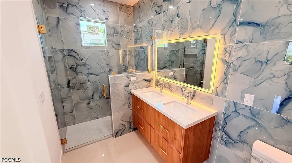 2827 SW 2nd Lane Cape Coral FL 33991