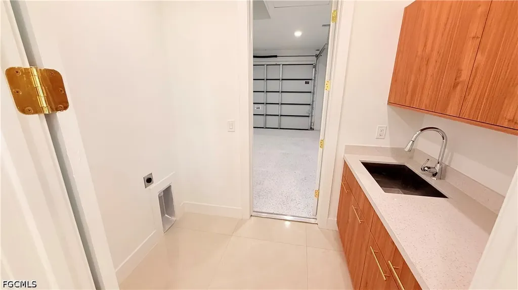 2827 SW 2nd Lane Cape Coral FL 33991
