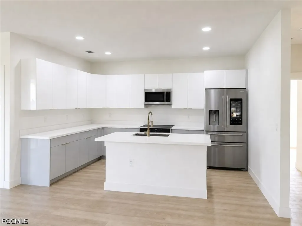 1041 Calico Labelle FL 33935