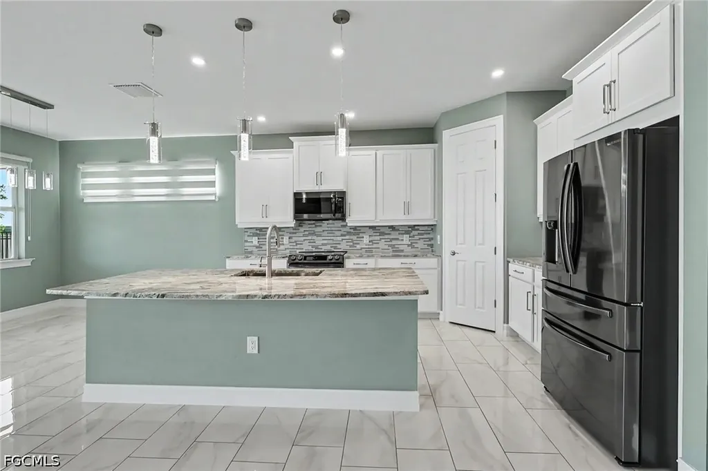 355 Spring Hill Lake Loop Cape Coral FL 33993