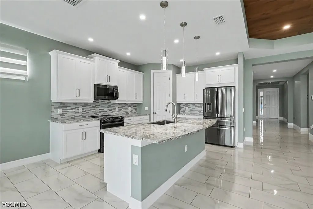 355 Spring Hill Lake Loop Cape Coral FL 33993