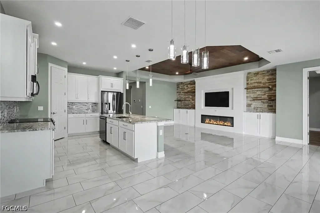355 Spring Hill Lake Loop Cape Coral FL 33993