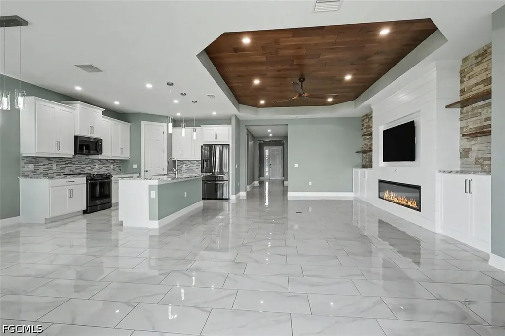 355 Spring Hill Lake Loop Cape Coral FL 33993