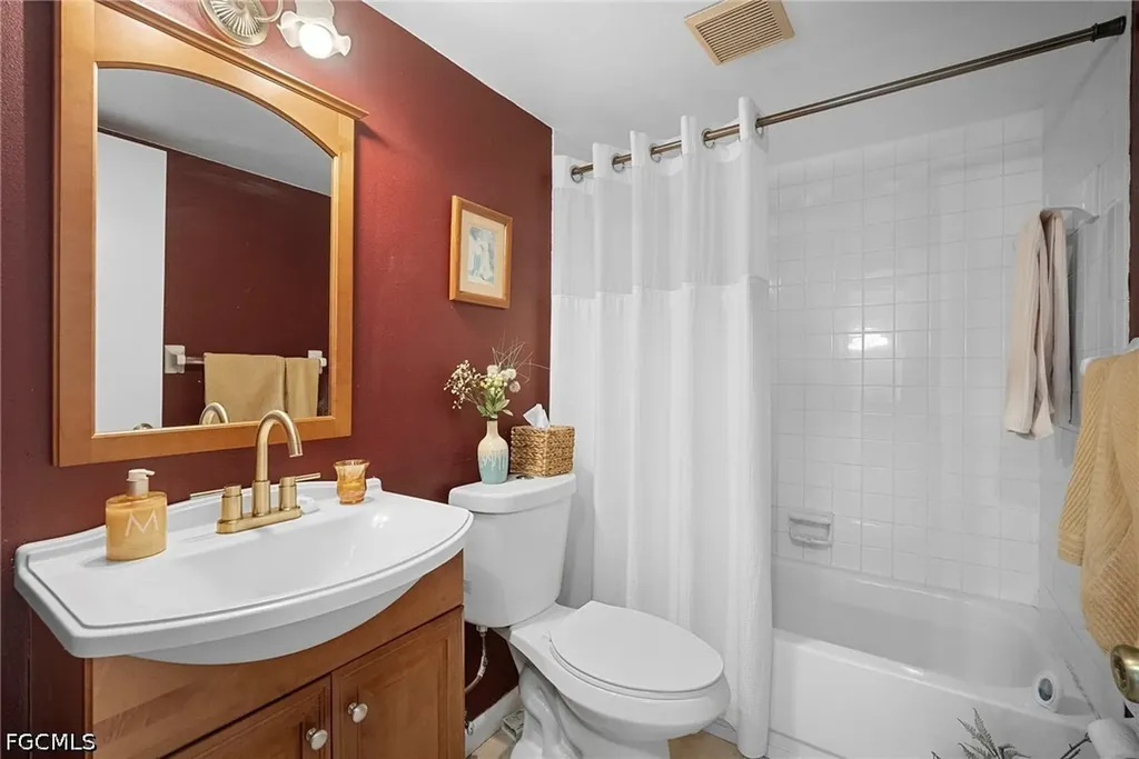 5272 Cedarbend Drive Fort Myers FL 33919