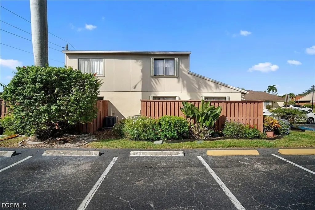 5272 Cedarbend Drive Fort Myers FL 33919