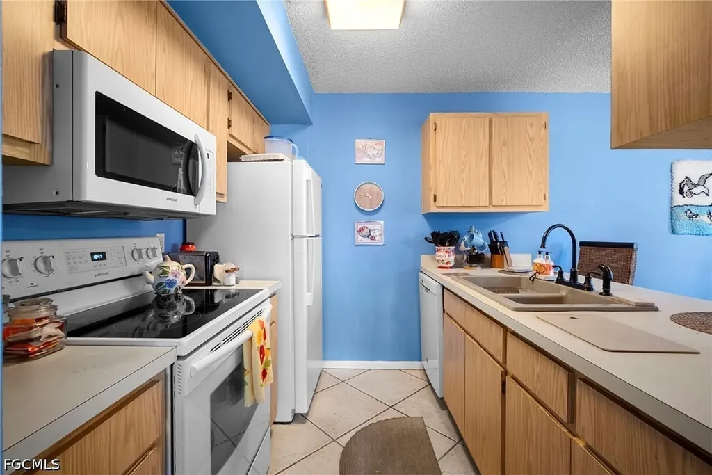 5272 Cedarbend Drive Fort Myers FL 33919