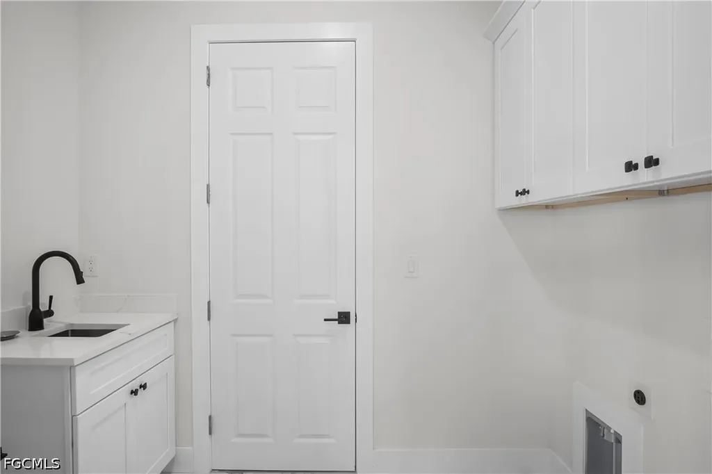 467 NE 5th Avenue Cape Coral FL 33909