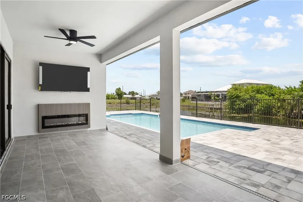 467 NE 5th Avenue Cape Coral FL 33909