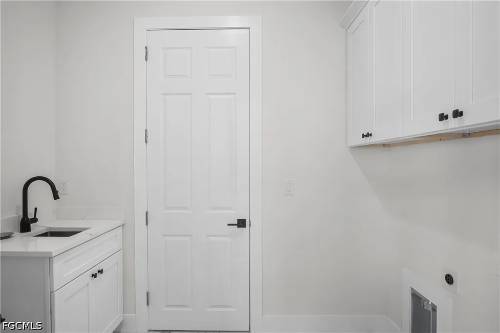 467 NE 5th Avenue Cape Coral FL 33909