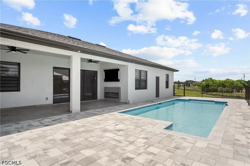 467 NE 5th Avenue Cape Coral FL 33909