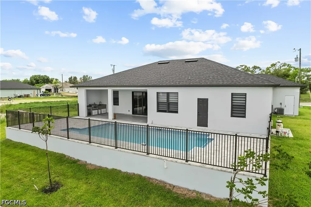 467 NE 5th Avenue Cape Coral FL 33909