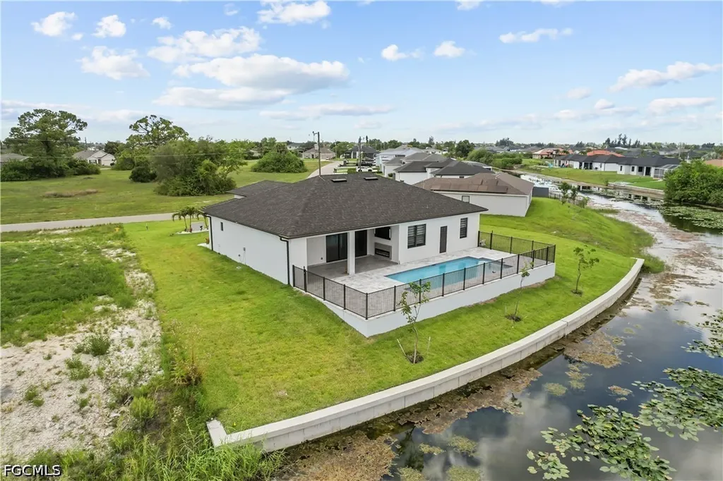 467 NE 5th Avenue Cape Coral FL 33909