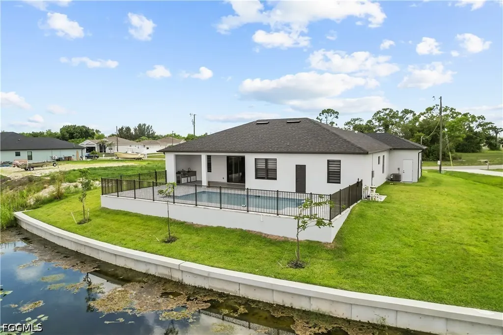 467 NE 5th Avenue Cape Coral FL 33909