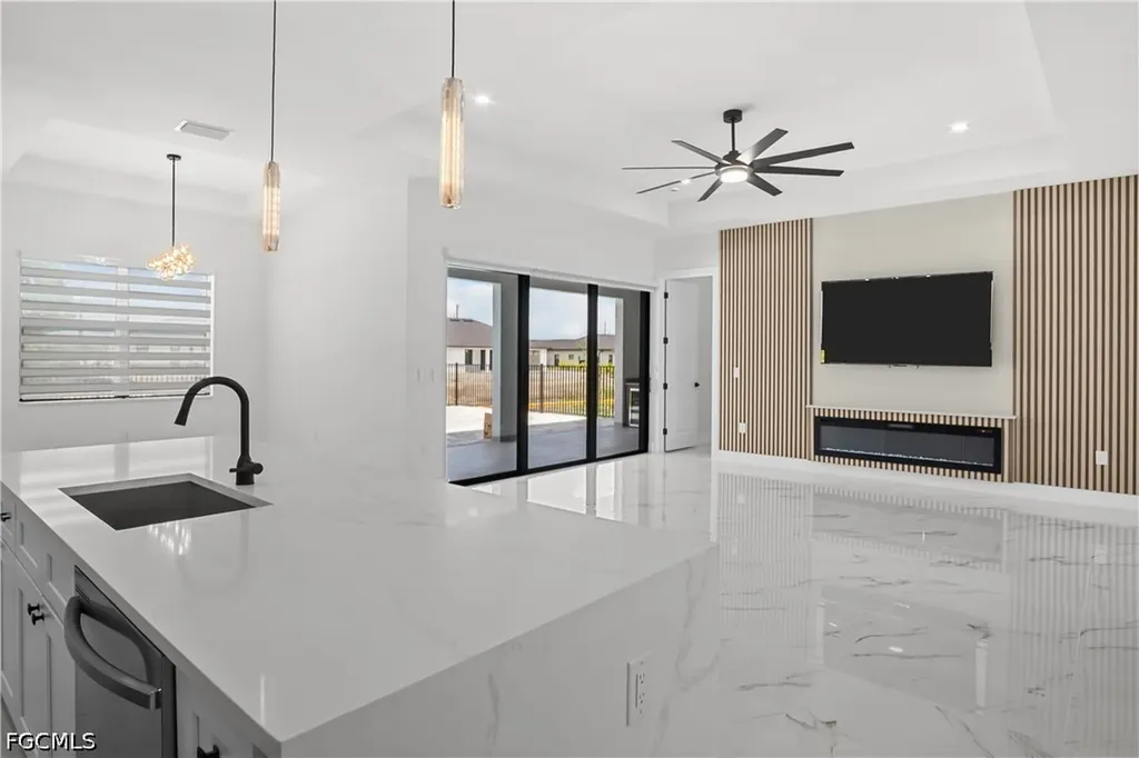467 NE 5th Avenue Cape Coral FL 33909