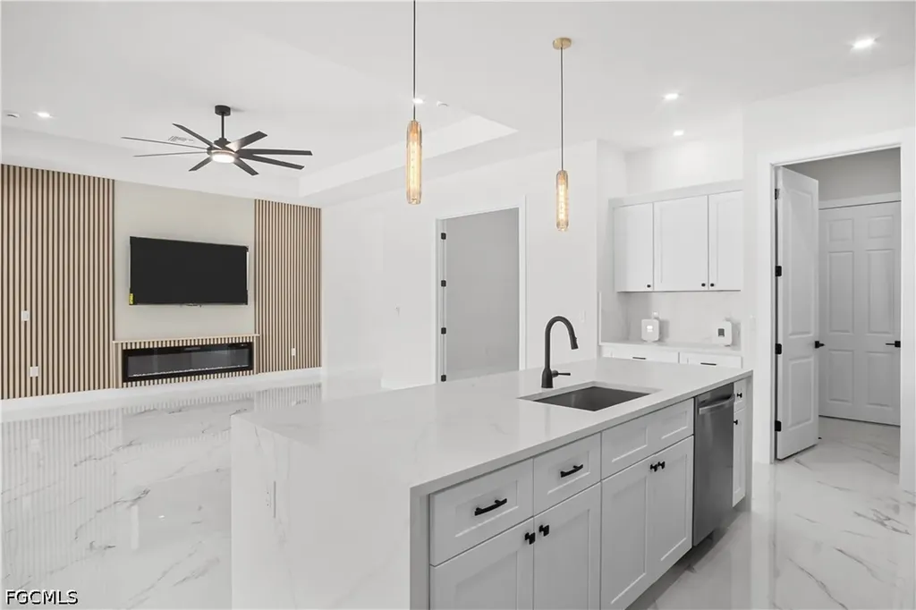 467 NE 5th Avenue Cape Coral FL 33909