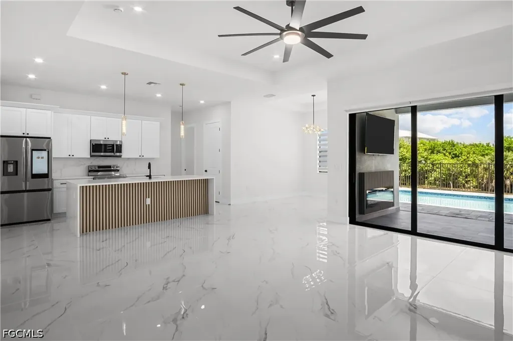 467 NE 5th Avenue Cape Coral FL 33909