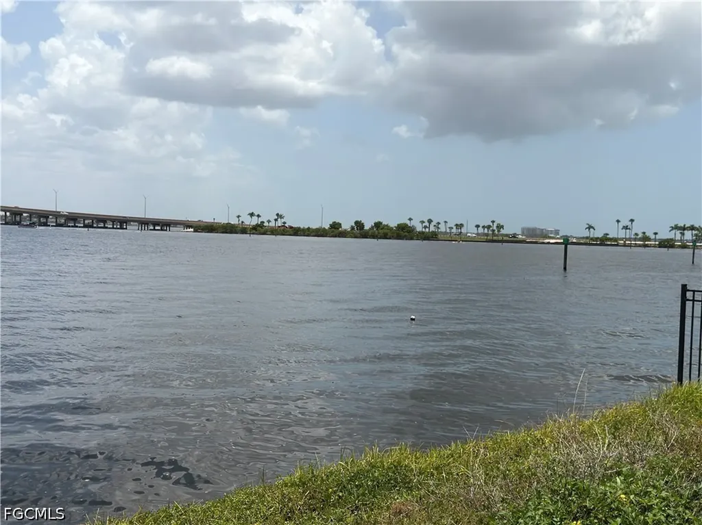 4435 SE 20th Place Cape Coral FL 33904