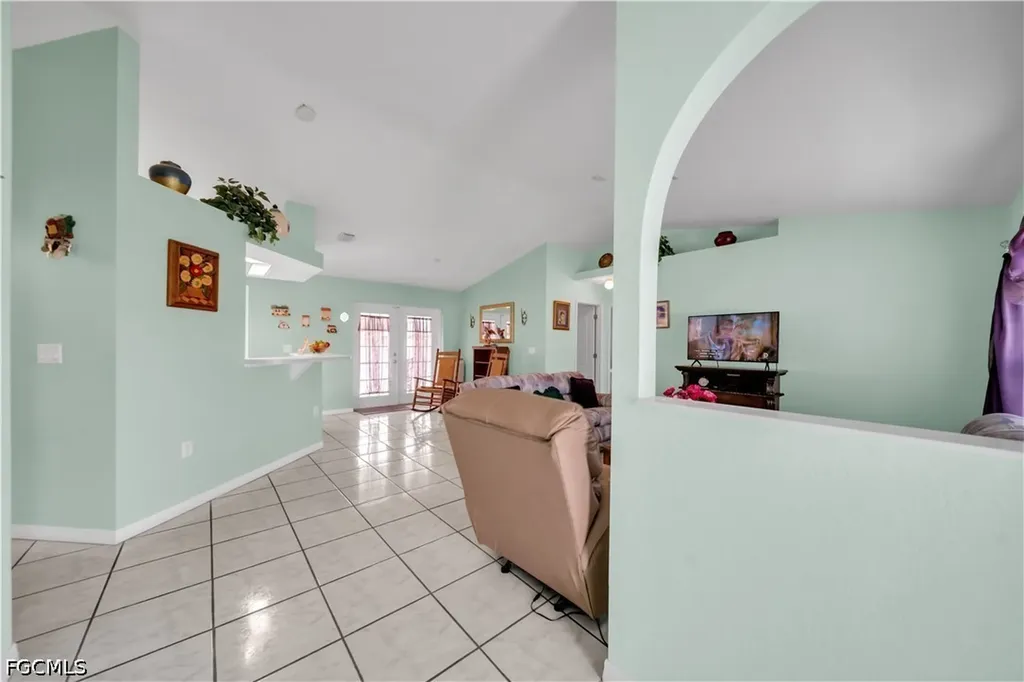 1118 SE 5th Place Cape Coral FL 33990