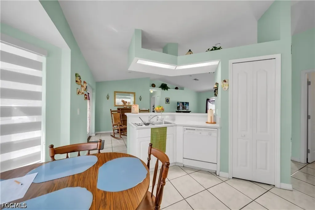 1118 SE 5th Place Cape Coral FL 33990
