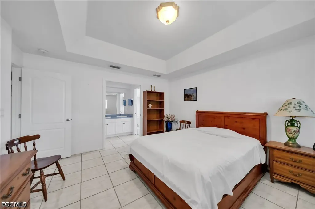 1118 SE 5th Place Cape Coral FL 33990