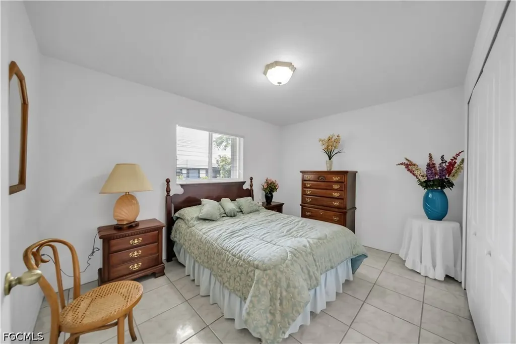 1118 SE 5th Place Cape Coral FL 33990