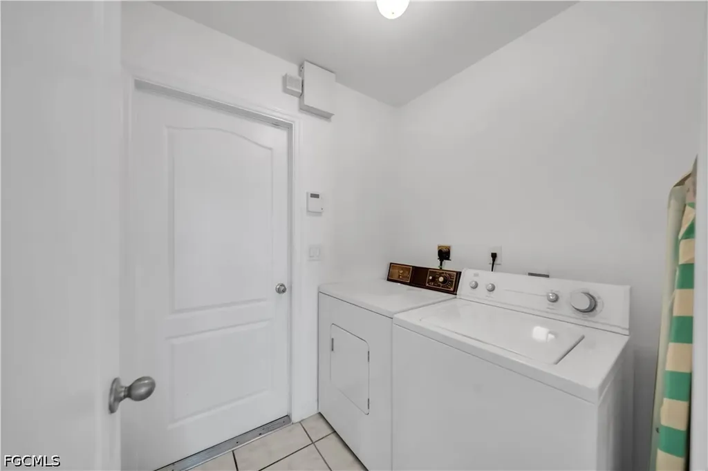 1118 SE 5th Place Cape Coral FL 33990