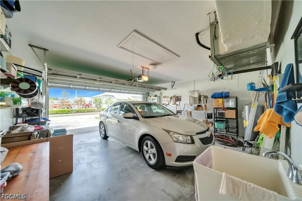 1118 SE 5th Place Cape Coral FL 33990