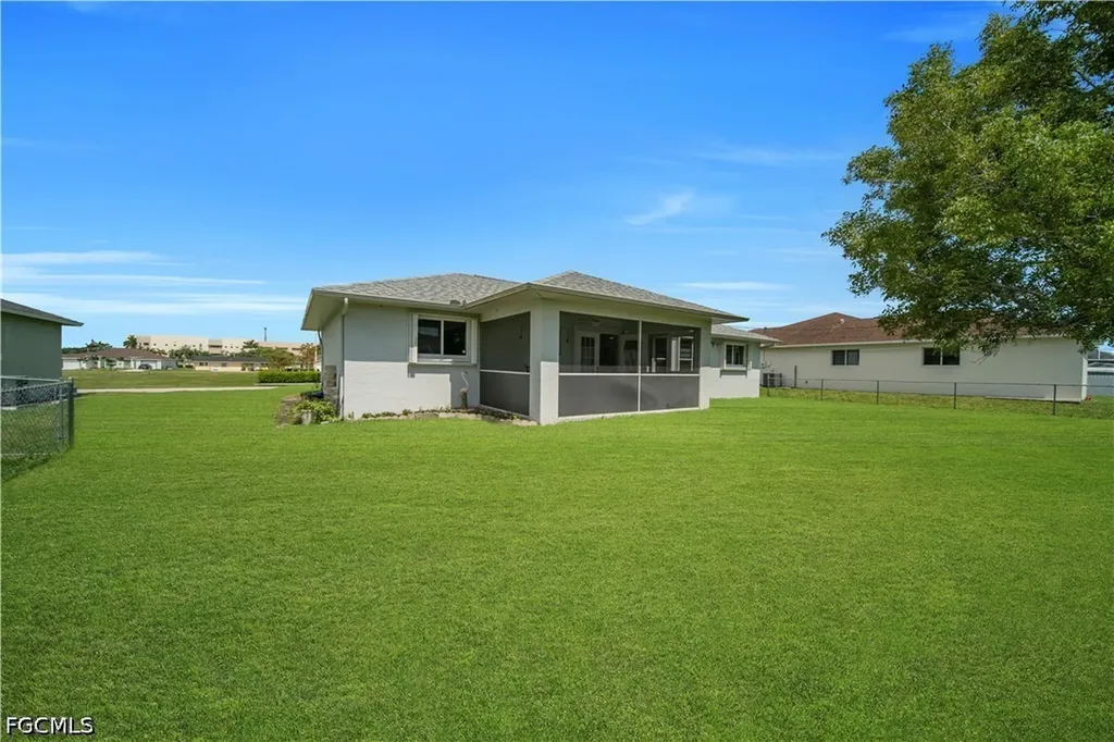 1118 SE 5th Place Cape Coral FL 33990
