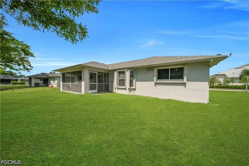 1118 SE 5th Place Cape Coral FL 33990