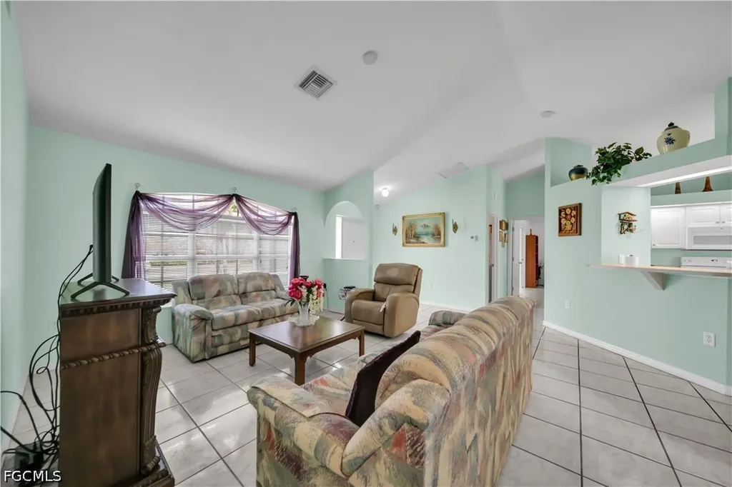 1118 SE 5th Place Cape Coral FL 33990