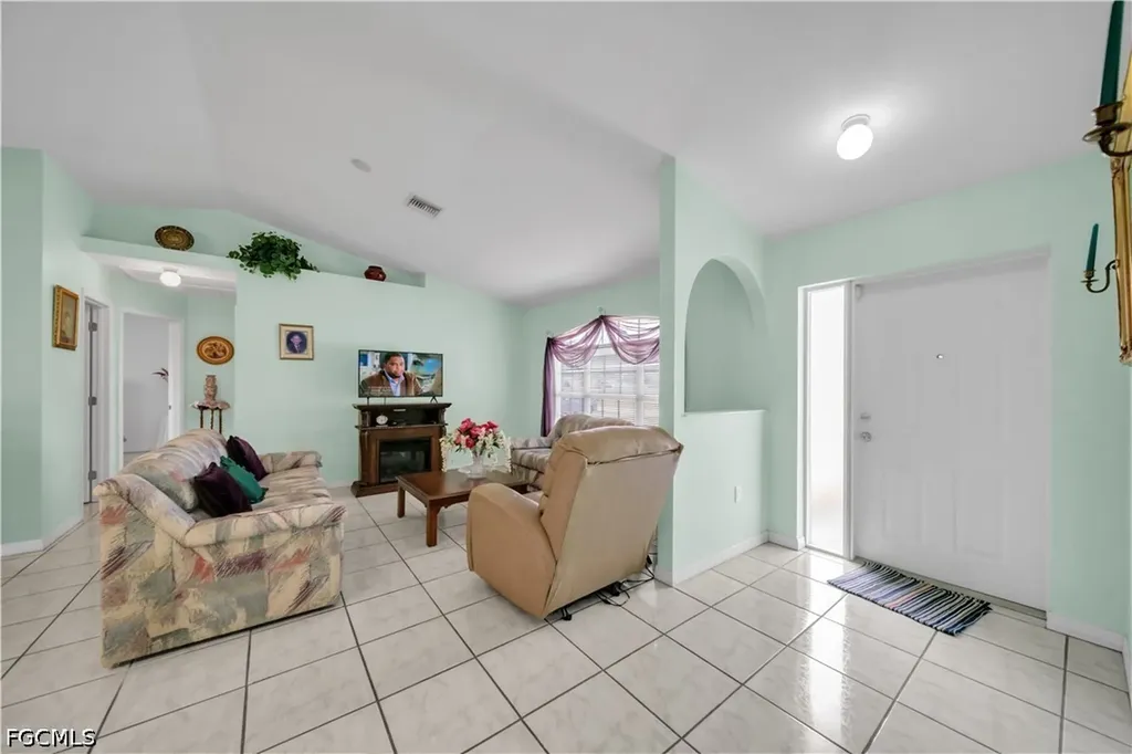 1118 SE 5th Place Cape Coral FL 33990