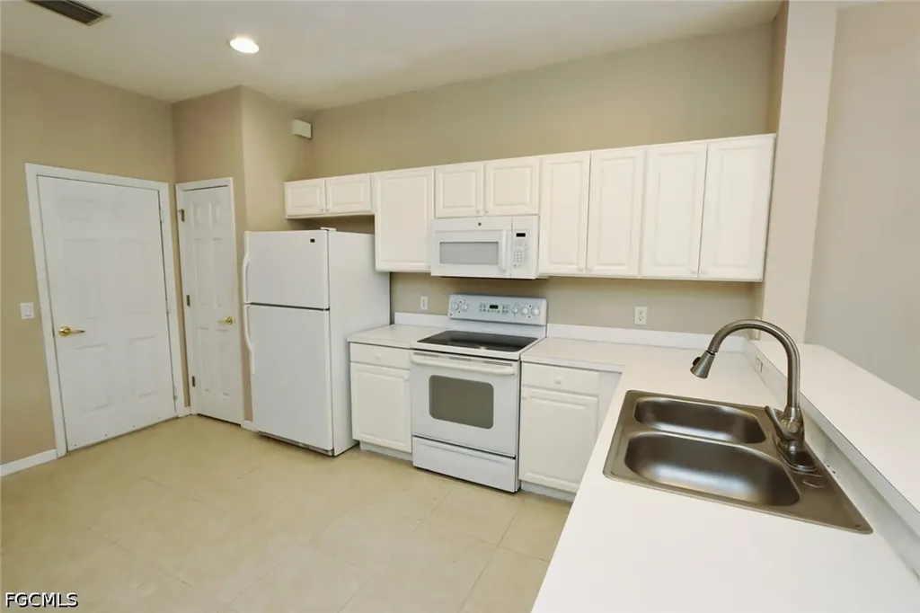 1172 Oxford Lane Naples FL 34105