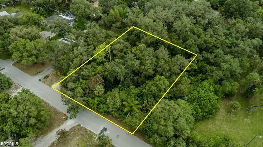 543 E Hickpochee Avenue Labelle FL 33935
