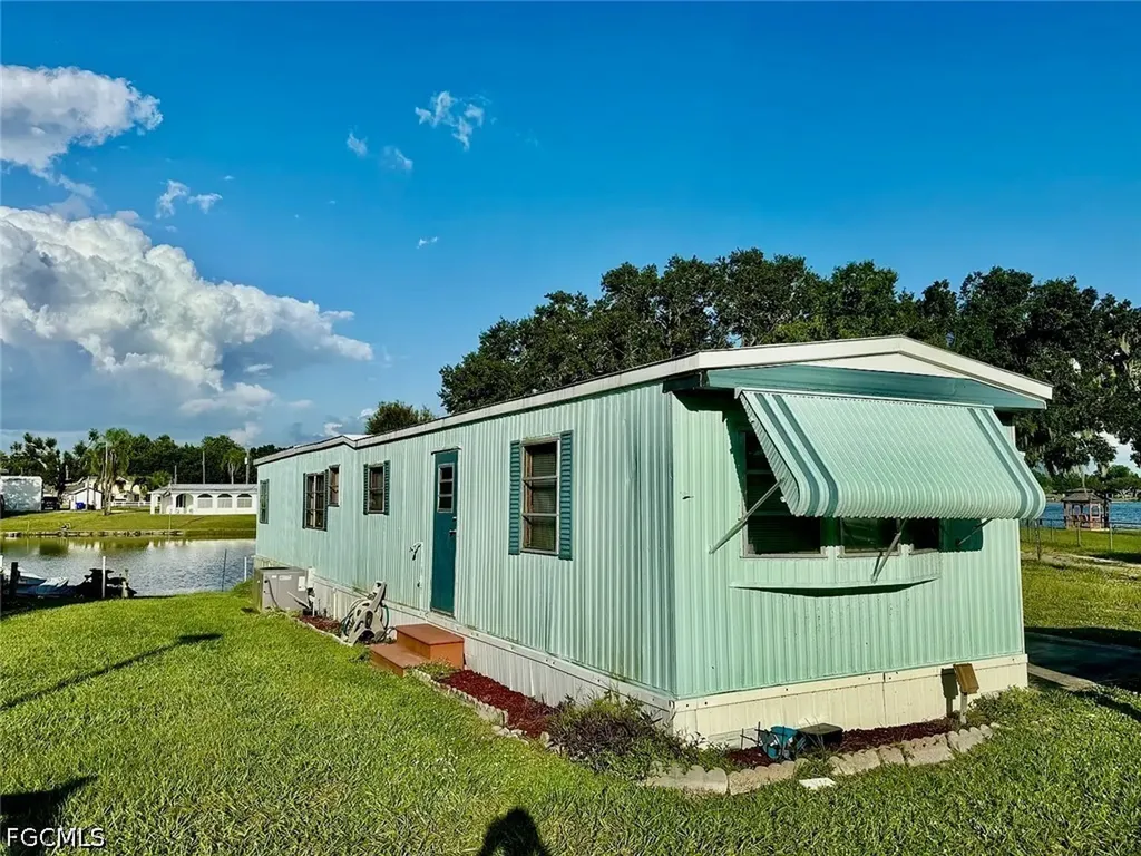 16 W Palm Circle Lake Placid FL 33852