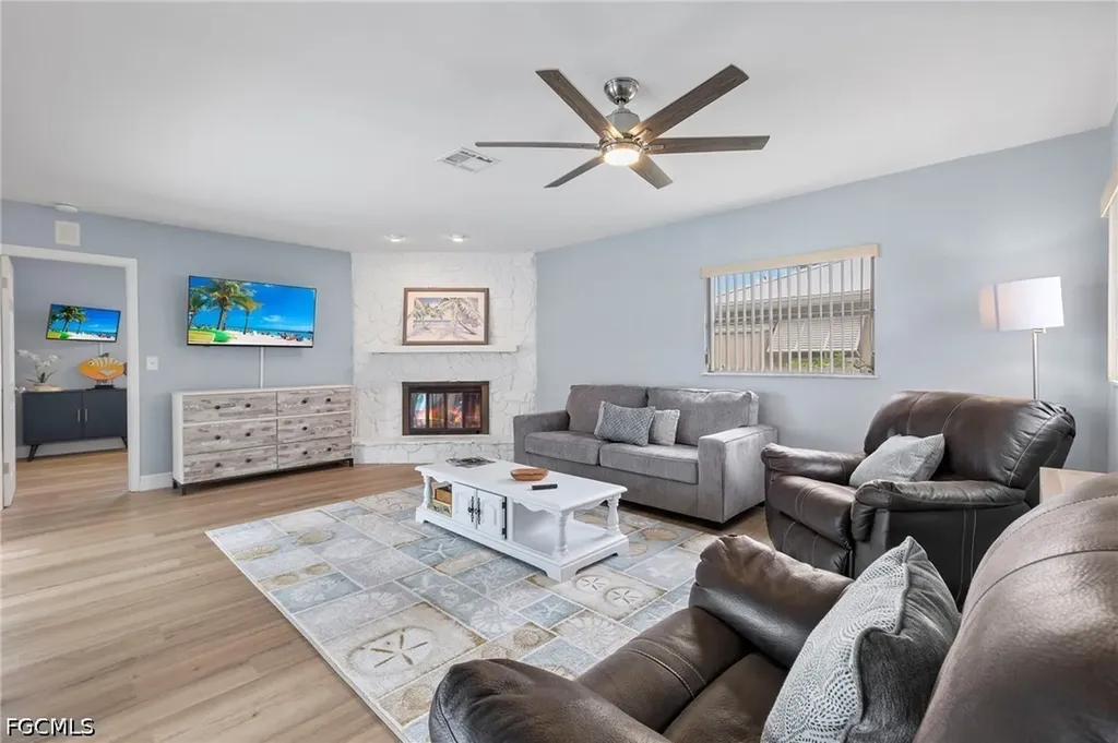 5240 SW 2nd Place Cape Coral FL 33914
