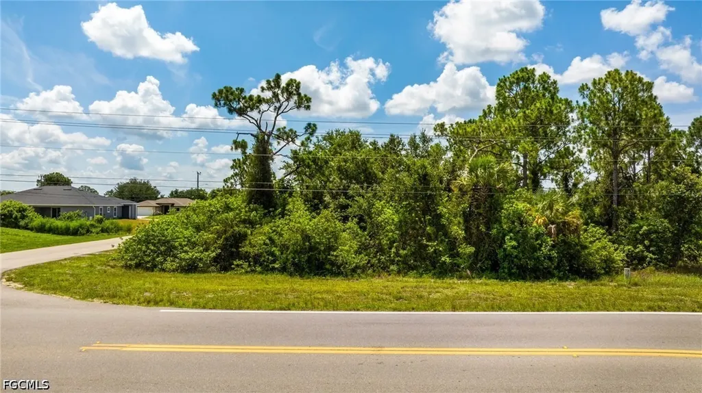 560/562 Alabama Road S Lehigh Acres FL 33974