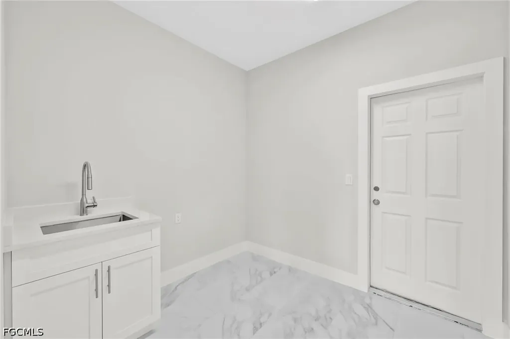 3433 NE 14th Place Cape Coral FL 33909