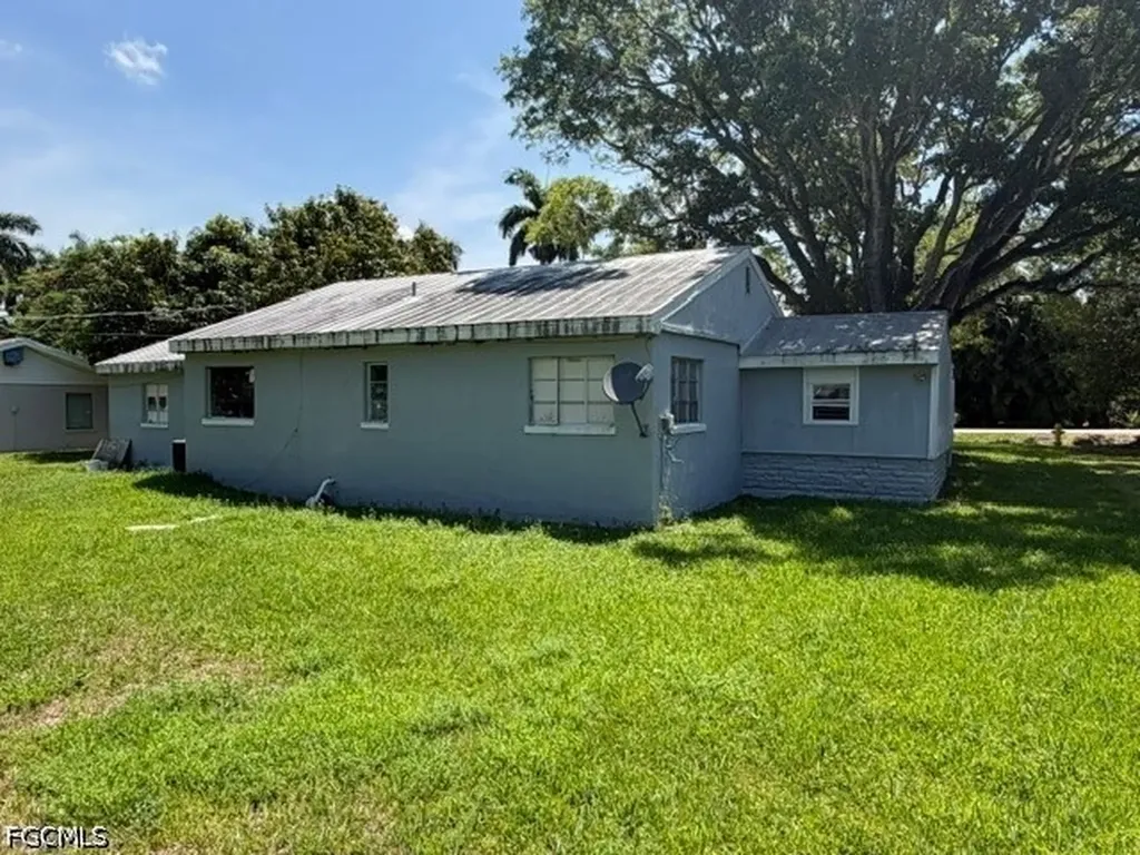 324 New York Drive Fort Myers FL 33905