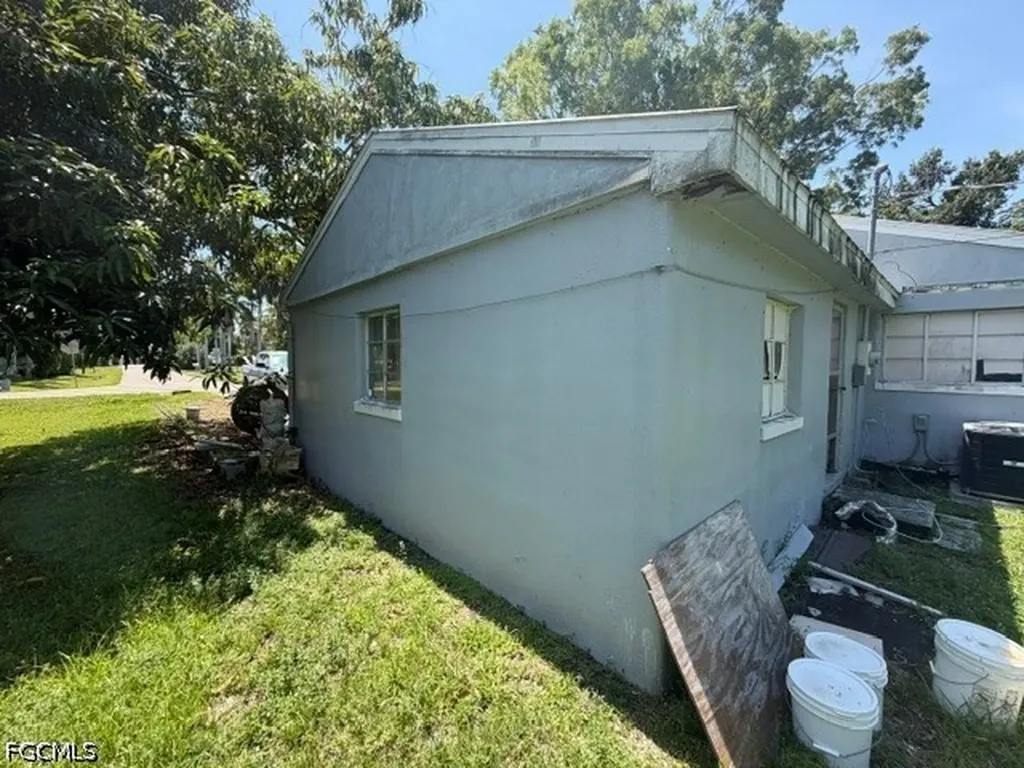 324 New York Drive Fort Myers FL 33905