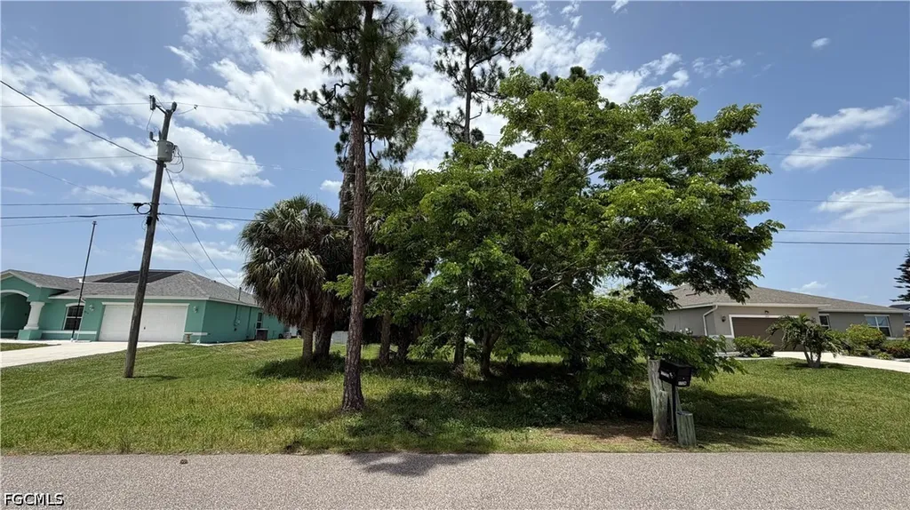 1719 NE 33rd Lane Cape Coral FL 33909