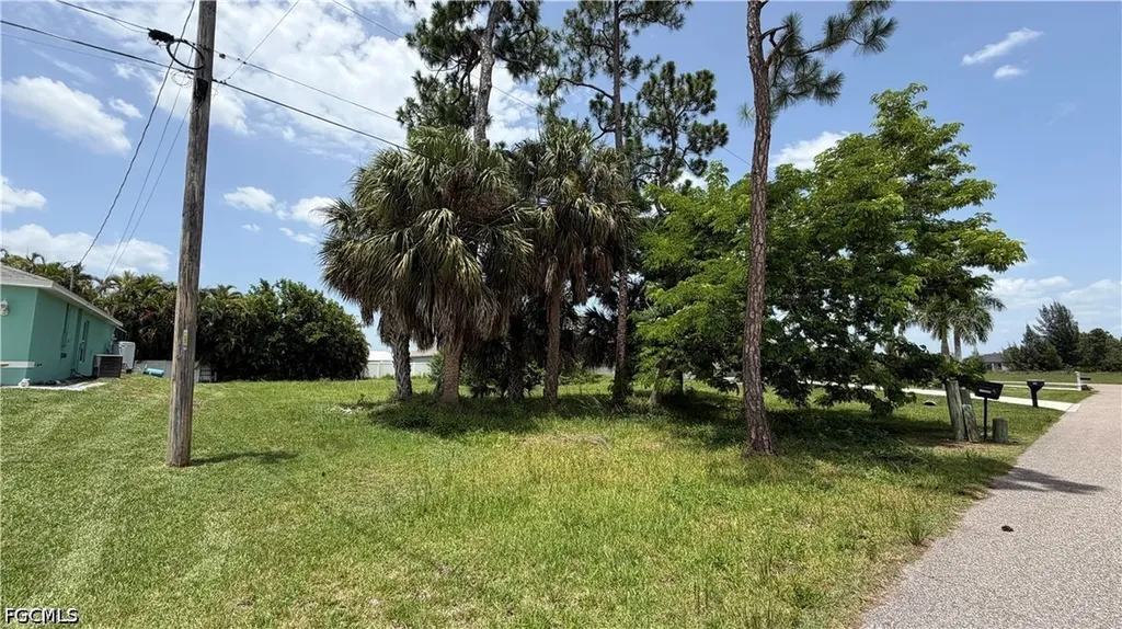 1719 NE 33rd Lane Cape Coral FL 33909