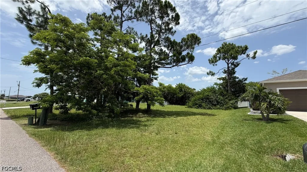 1719 NE 33rd Lane Cape Coral FL 33909